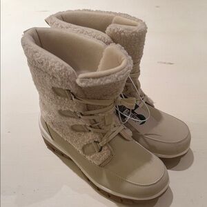 Women's Beige Winter Boots NEW sz 9